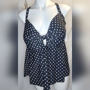 Tie knot Tankini w/white polka dots & a sweetheart neckline. Size 3xl (24w-26w)